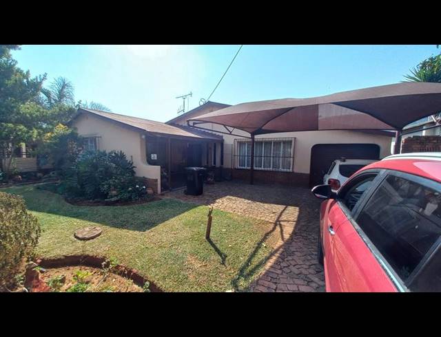 4 BEDROOM HOUSE FOR SALE IN PARKTOWN ESTATE